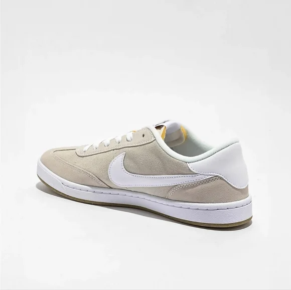 NWT Men's Nike SB FC Classic Shoes. In Color Summit White.Comes In Various Sizes - Picture 8 of 9